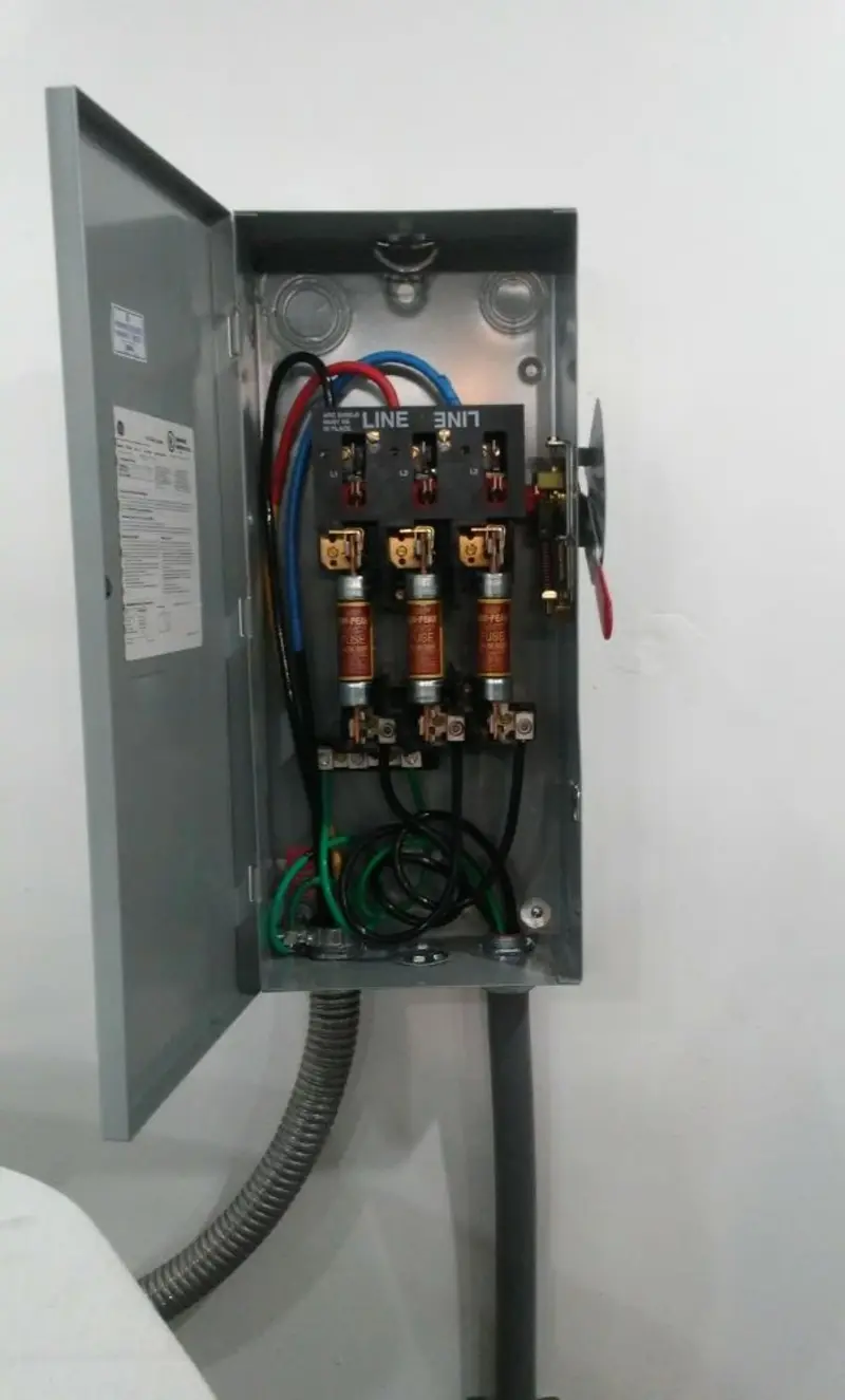 Three-phase disconnect switch installed for Smoke Detector Installation in Pleasant Hills